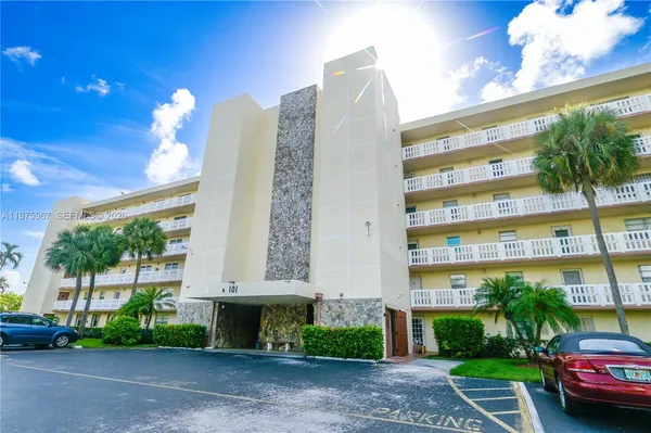 $225,900 | 101 Southeast 3rd Avenue, Unit 401, Dania Beach, FL 33004