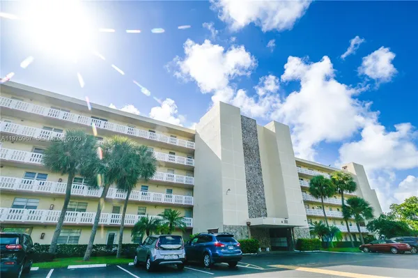$225,900 | 101 Southeast 3rd Avenue, Unit 401, Dania Beach, FL 33004