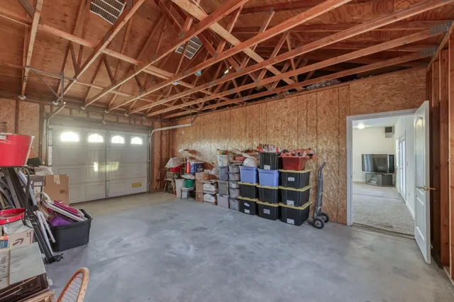 a view of a house with backyard and garden