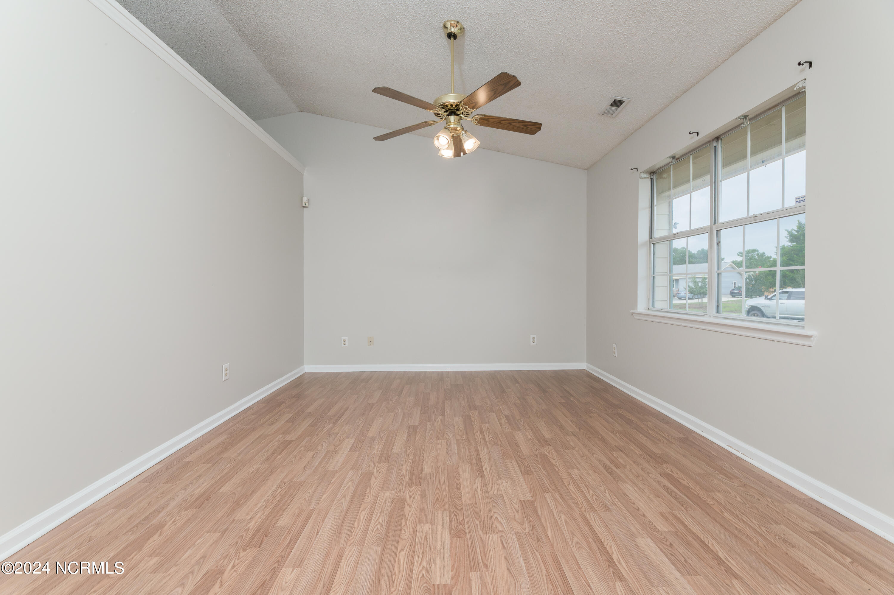 313 Timber Ridge Drive Hubert, NC 28539 - Photo 6 of 55 LivingRoom