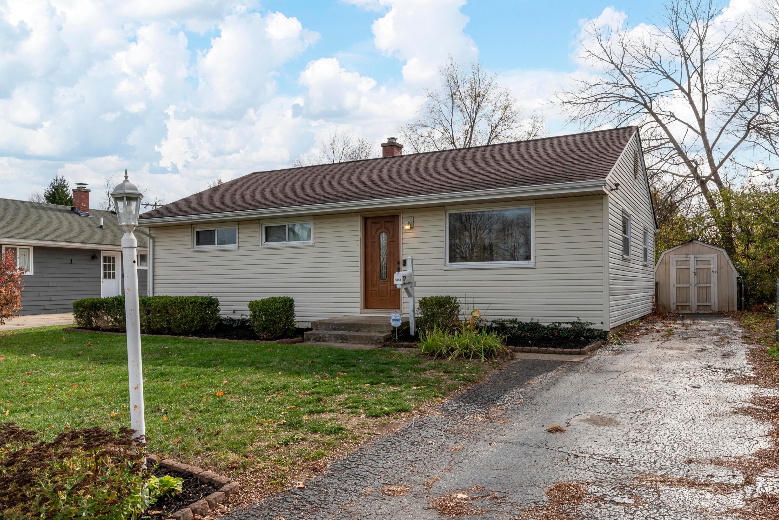 3251 Eakin Road Columbus, OH 43204 - Photo 3 of 37 MAR_8779