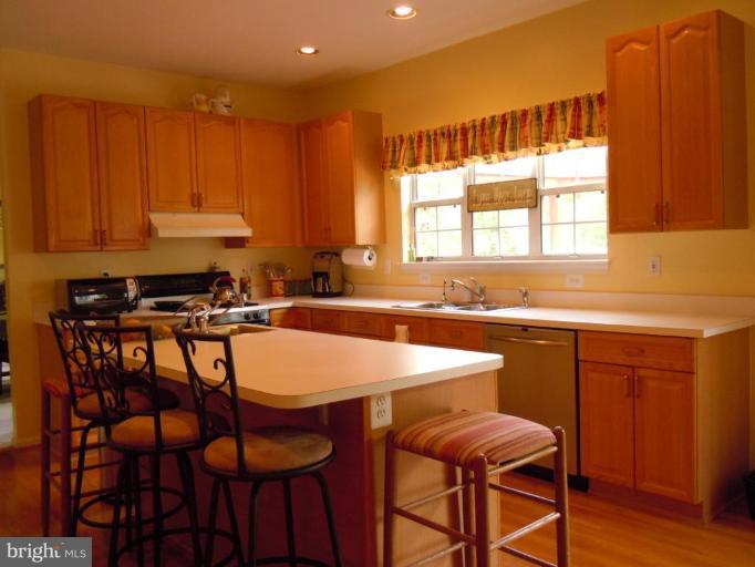 6732 Newington Road Lorton, VA 22079 - Photo 7 of 30 Kitchen