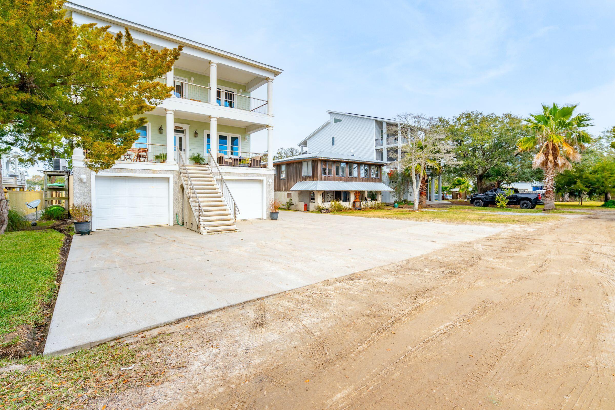 926 West Oceanview Road Charleston, SC 29412 - Photo 3 of 27 Front Parking