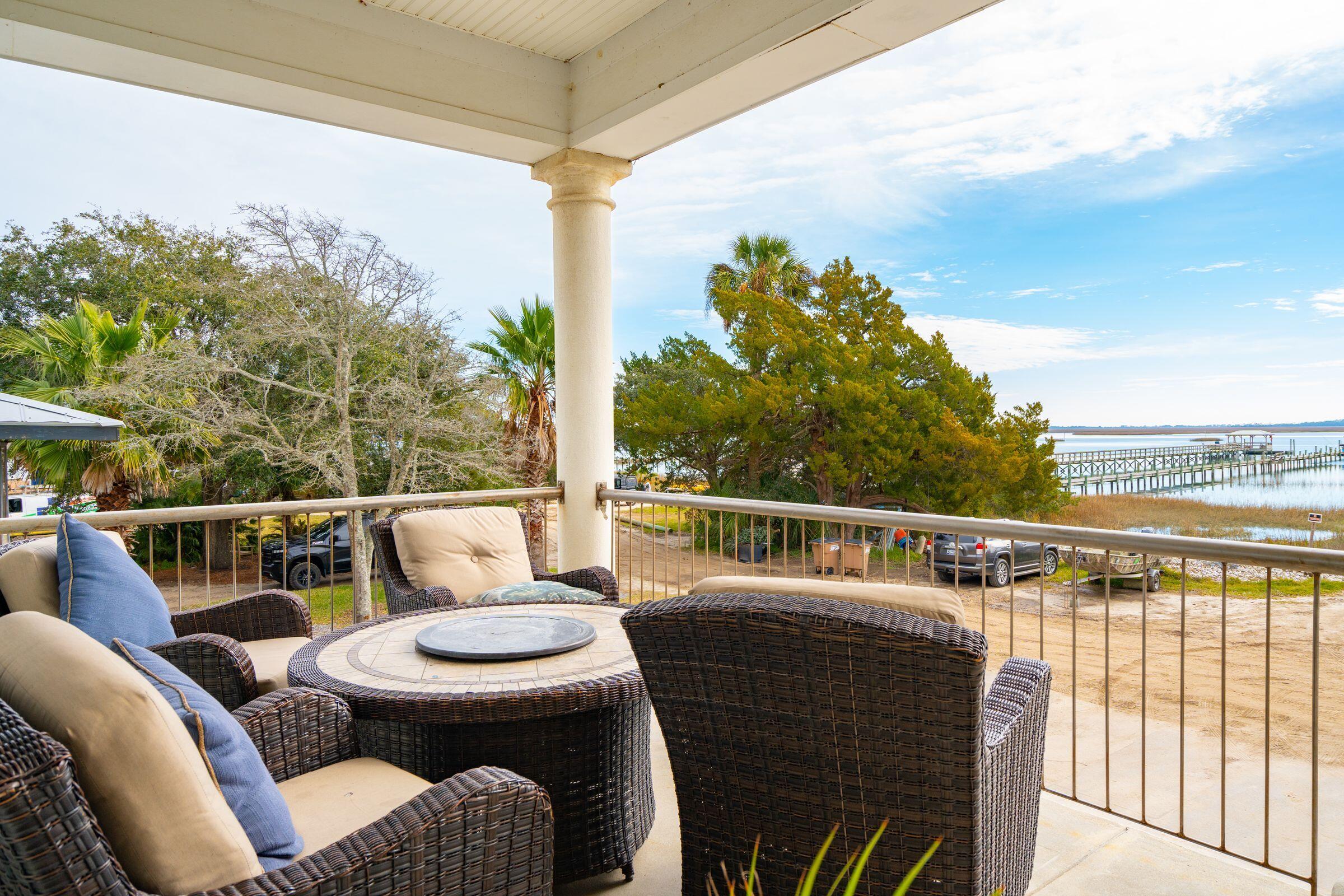 926 West Oceanview Road Charleston, SC 29412 - Photo 6 of 27 Front Porch