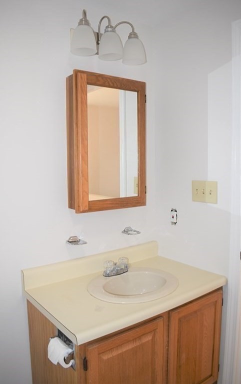 6 Mt Vernon Street, Unit D Worcester, MA 01605 - Photo 12 of 17