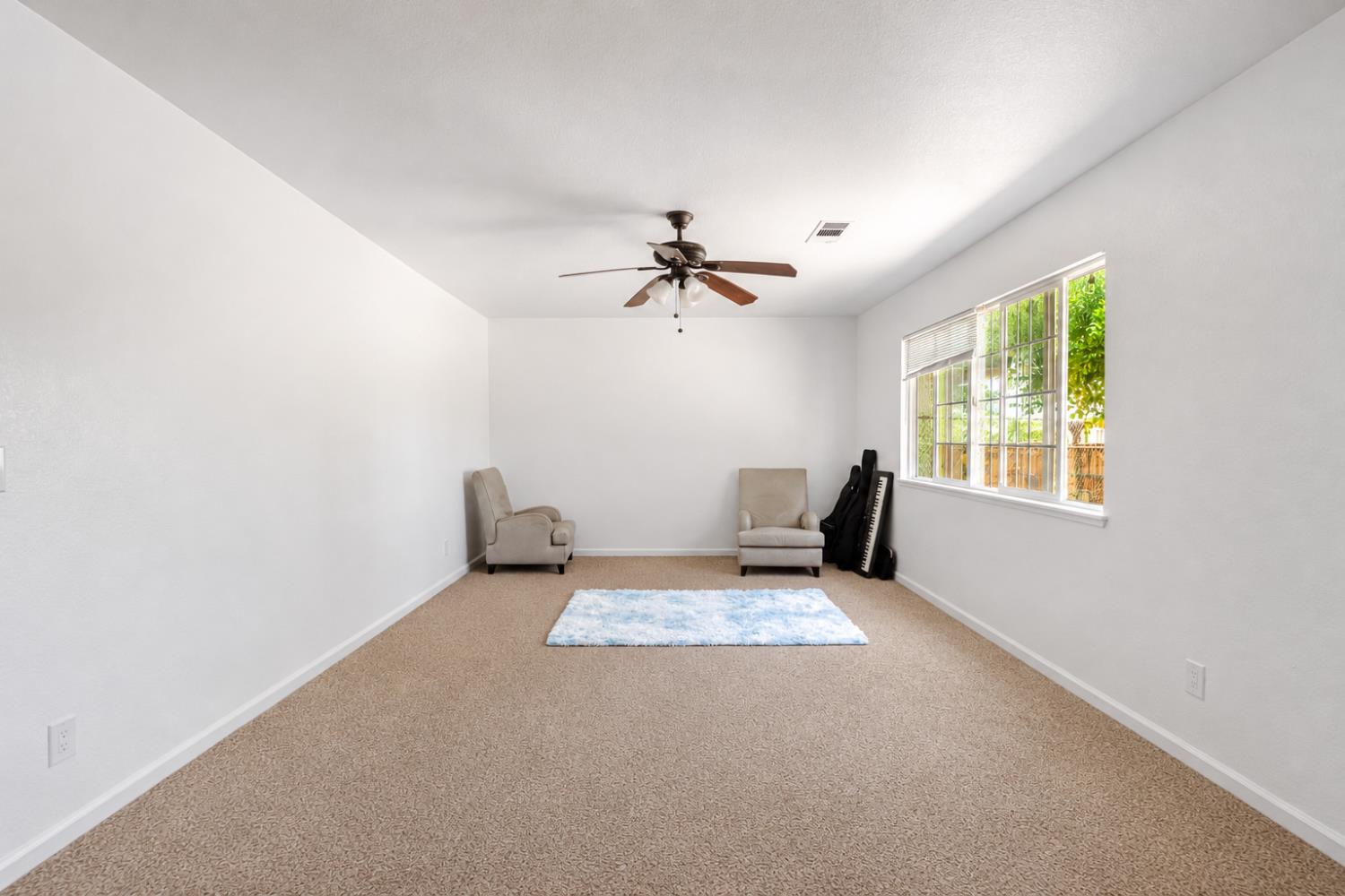 819 Jeffrey Road Los Banos, CA 93635 - Photo 7 of 33