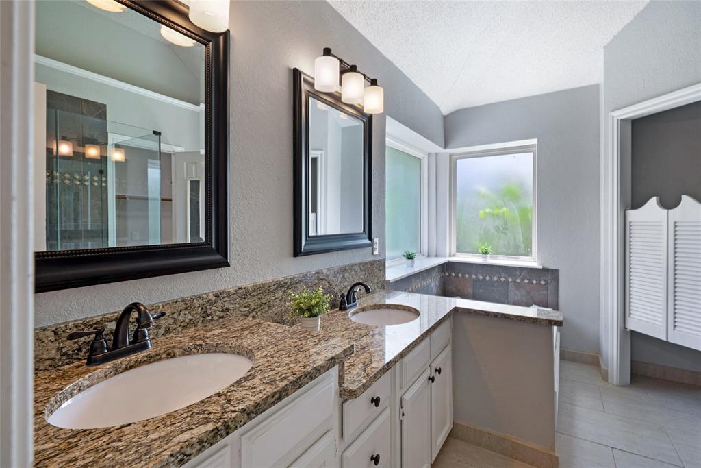 1803 Hunters Ridge Drive Grapevine, TX 76051 - Photo 24 of 35