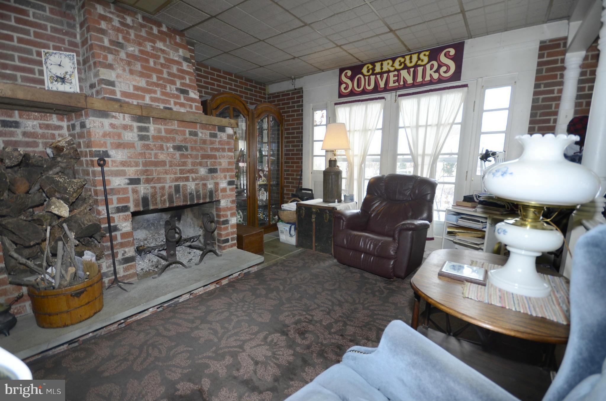 16800 Batchellors Forest Road Olney, MD 20832 - Photo 6 of 23 Family Room