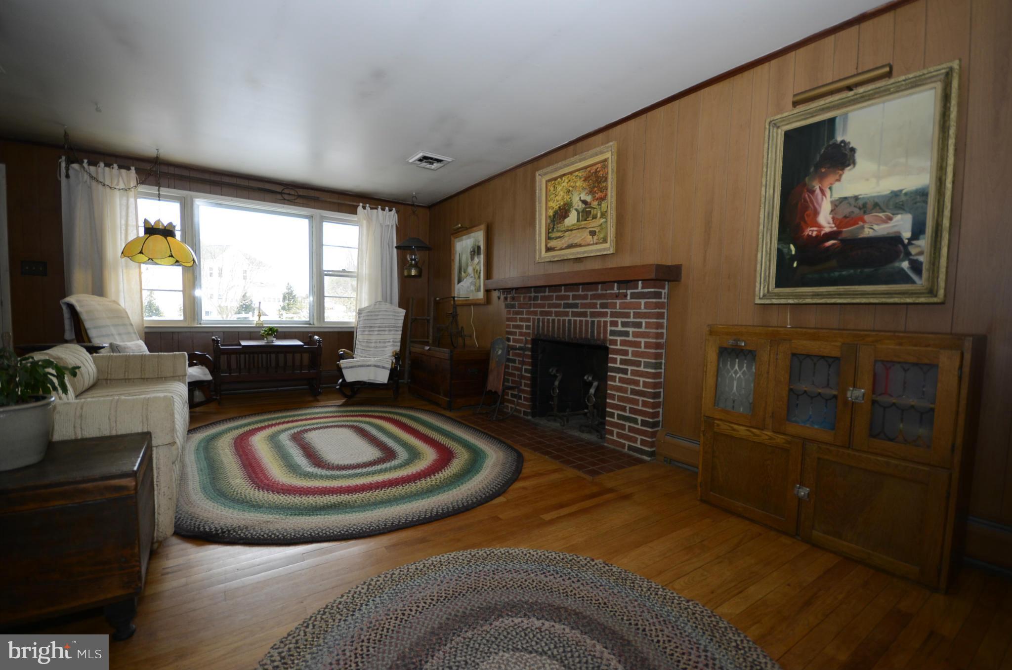 16800 Batchellors Forest Road Olney, MD 20832 - Photo 8 of 23 Living Room