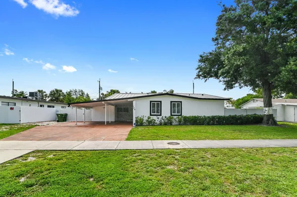 $660,000 | 124 Davis Road, Palm Springs, FL 33461