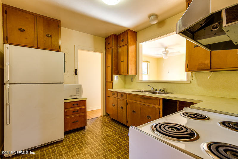 1424 Pinetree Road Jacksonville, FL 32207 - Photo 12 of 25 Kitchen