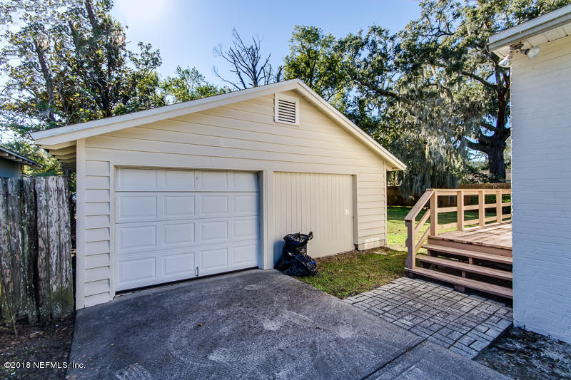 1424 Pinetree Road Jacksonville, FL 32207 - Photo 21 of 25 2 Car Garage