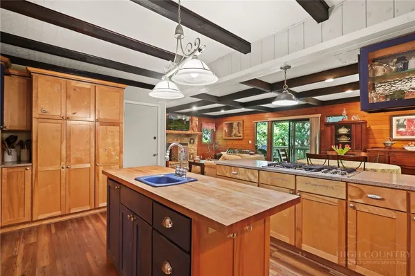 $749,000 | 867 Ski Acres Drive, Blowing Rock, NC 28605