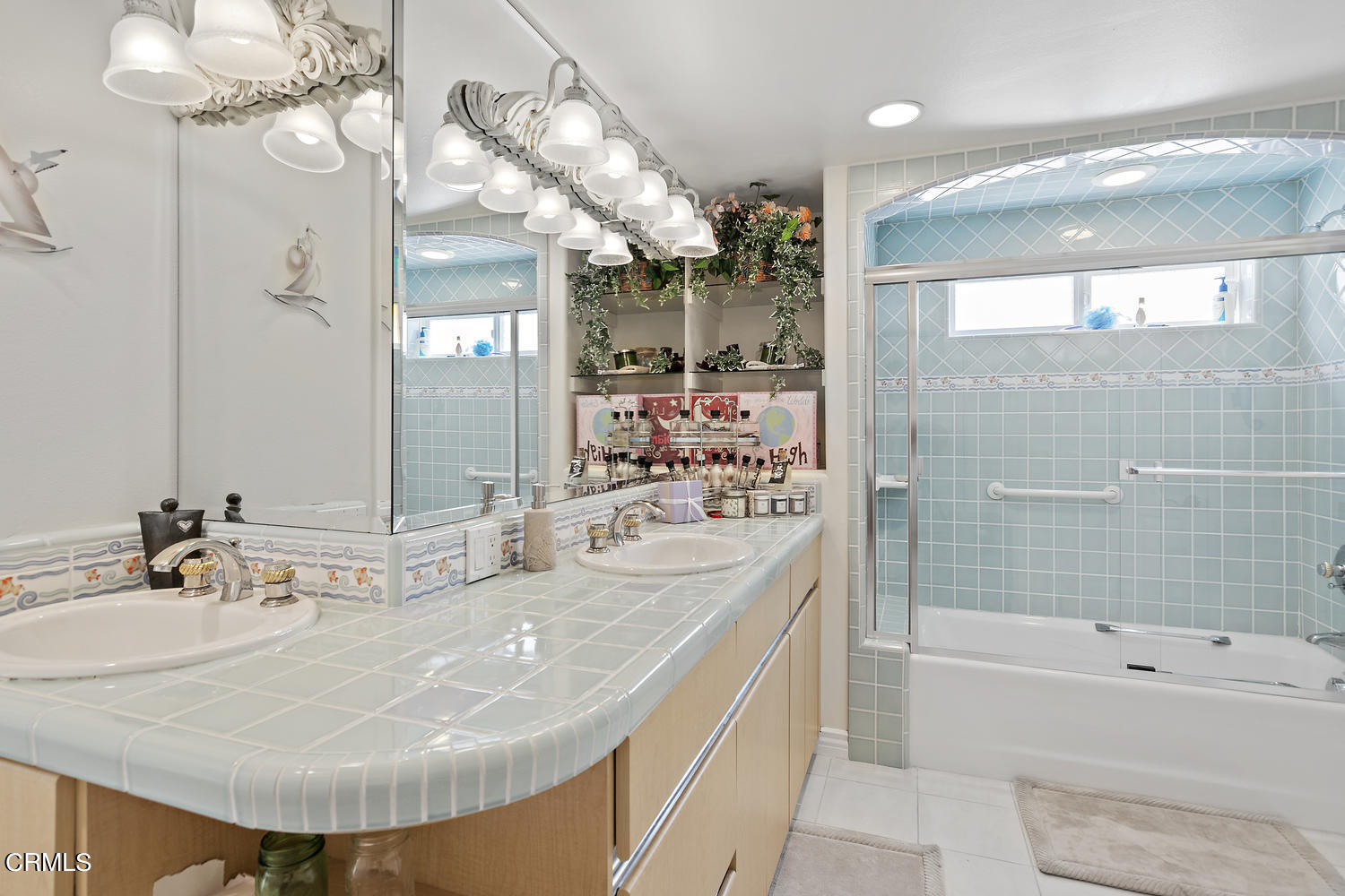 328 Lakeshore Drive Oxnard, CA 93035 - Photo 18 of 43 a bathroom with a bathtub a sink and a mirror