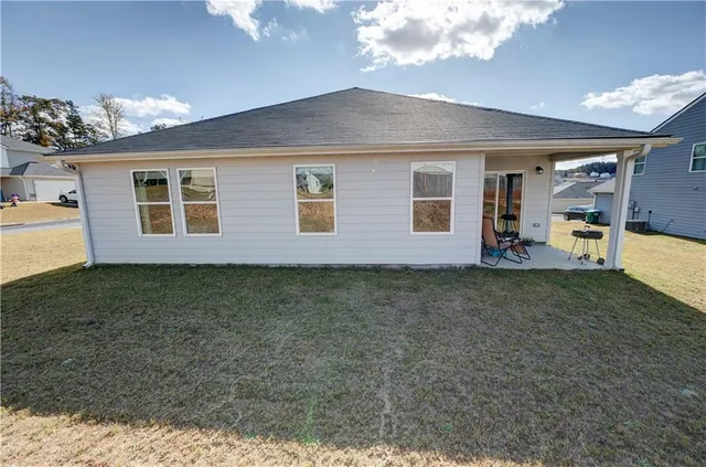 a view of a house with a backyard