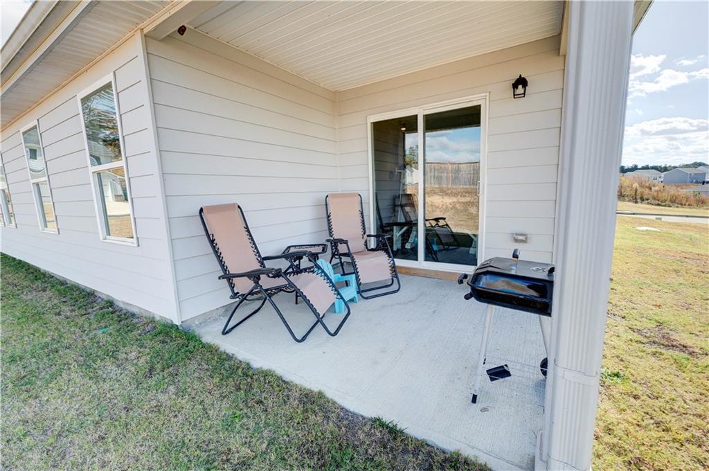 500 Pemberton Street Kingston, GA 30145 - Photo 32 of 46 a house view with a seating space