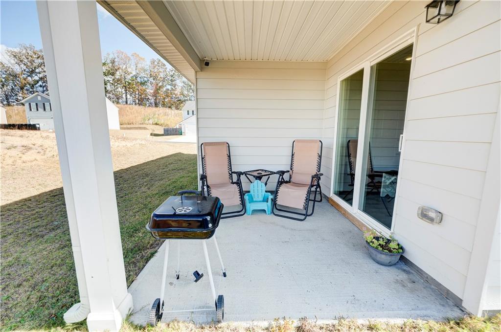 500 Pemberton Street Kingston, GA 30145 - Photo 33 of 46 a living room with furniture and floor to ceiling window