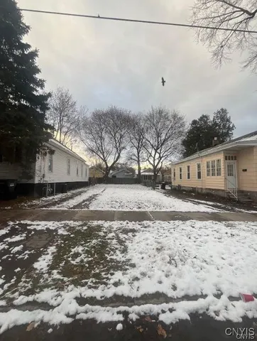 $18,000 | 211 Grumbach Avenue, Syracuse, NY 13203