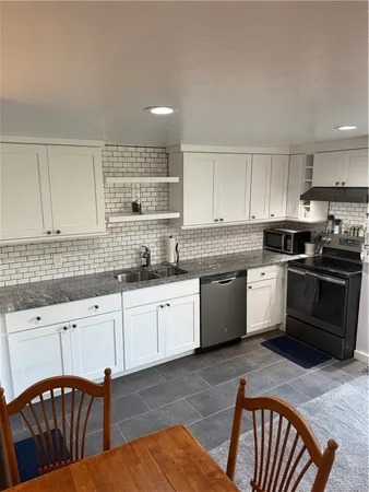 $5,000 | 16 Dudley Avenue, Unit 7, Newport, RI 02840