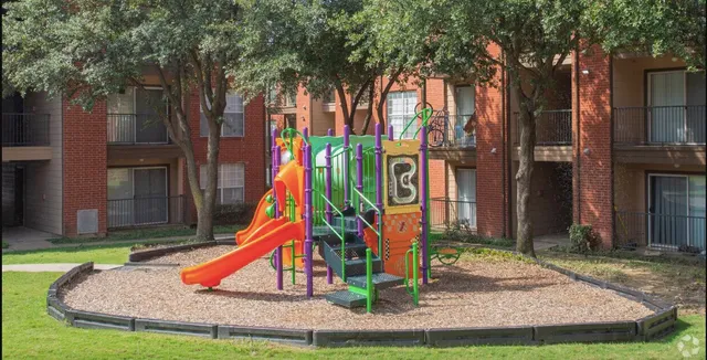 a view of a back yard