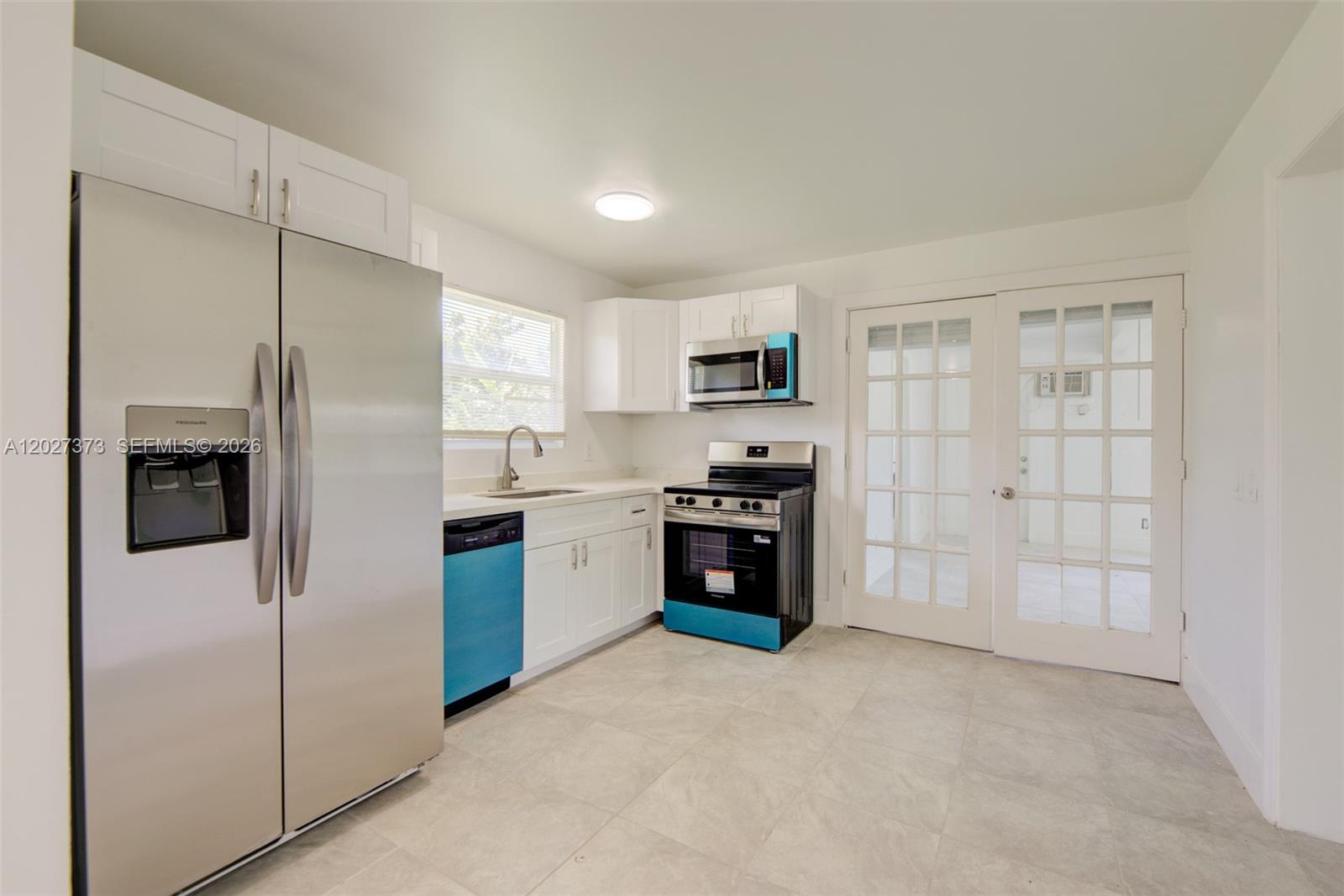 3327 Sapphire Road Lake Worth, FL 33462 - Photo 11 of 34