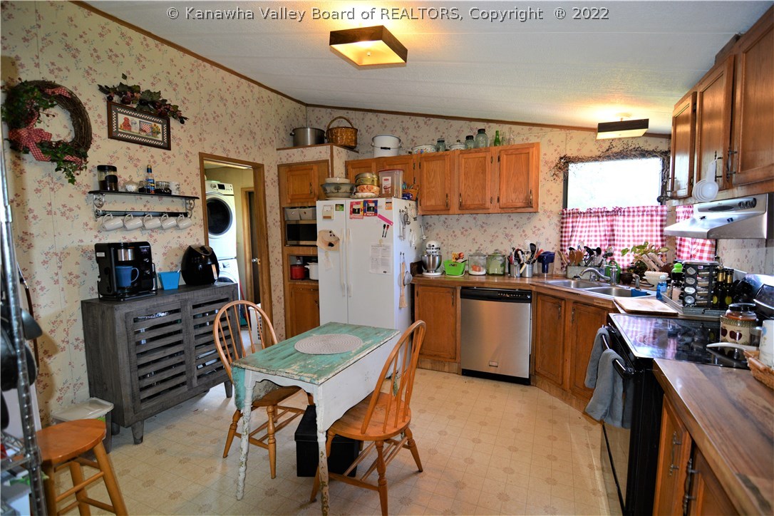 671 Crown Hill Road Leon, WV 25123 - Photo 12 of 30 Gallery Image 12