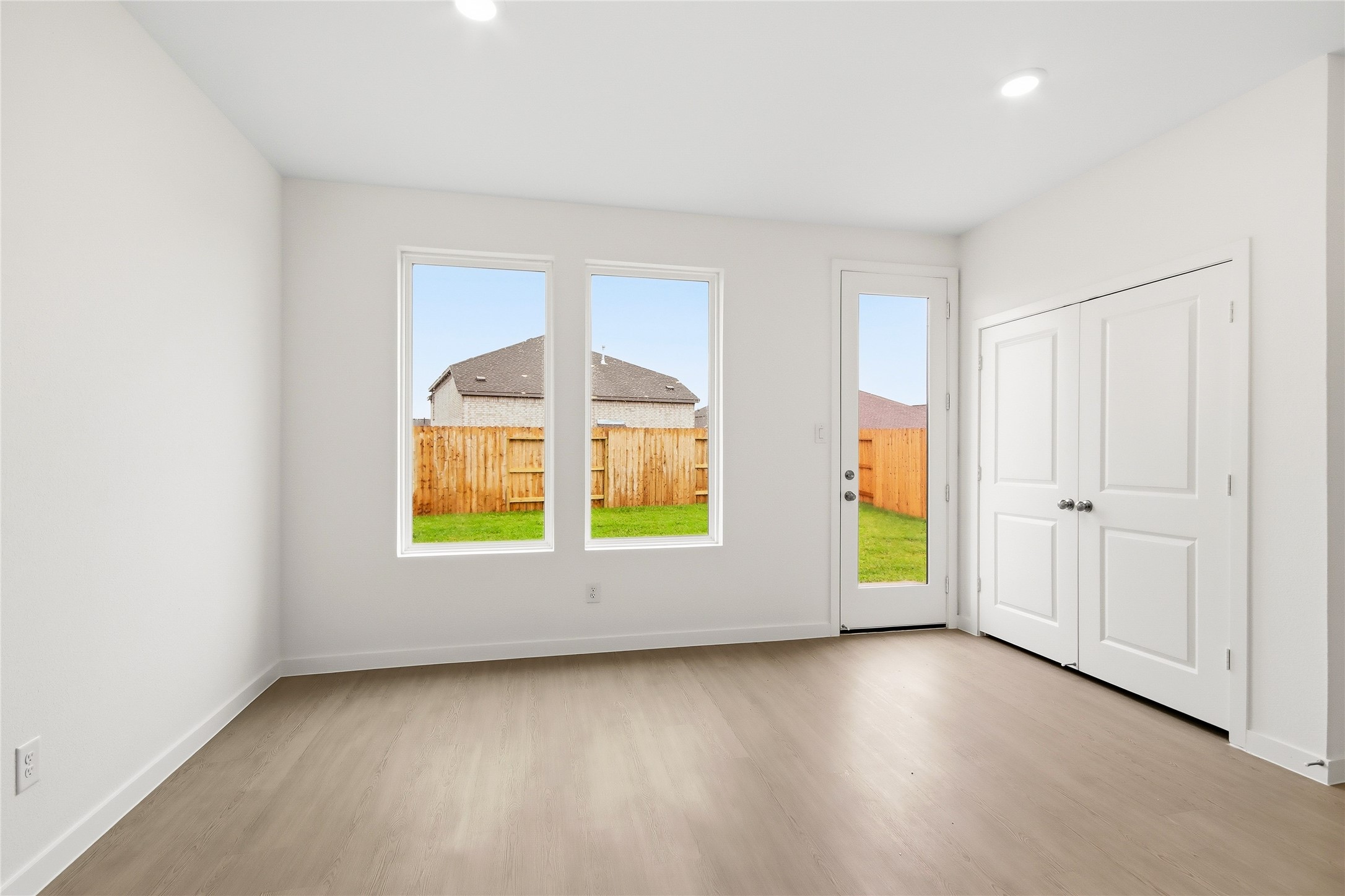 28927 Rustic Robin Lane Hockley, TX 77447 - Photo 17 of 25 an empty room with a window