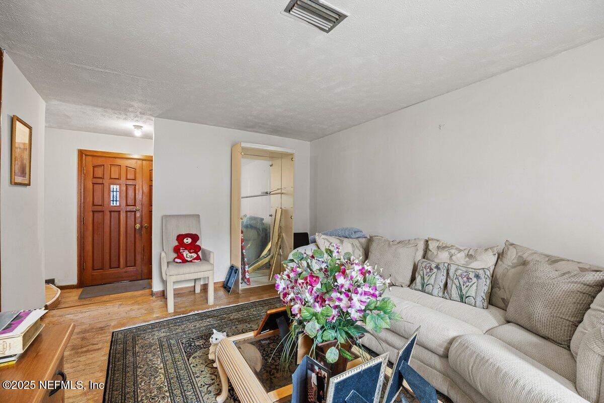 6932 Welland Road Jacksonville, FL 32209 - Photo 5 of 34 Photo - 007