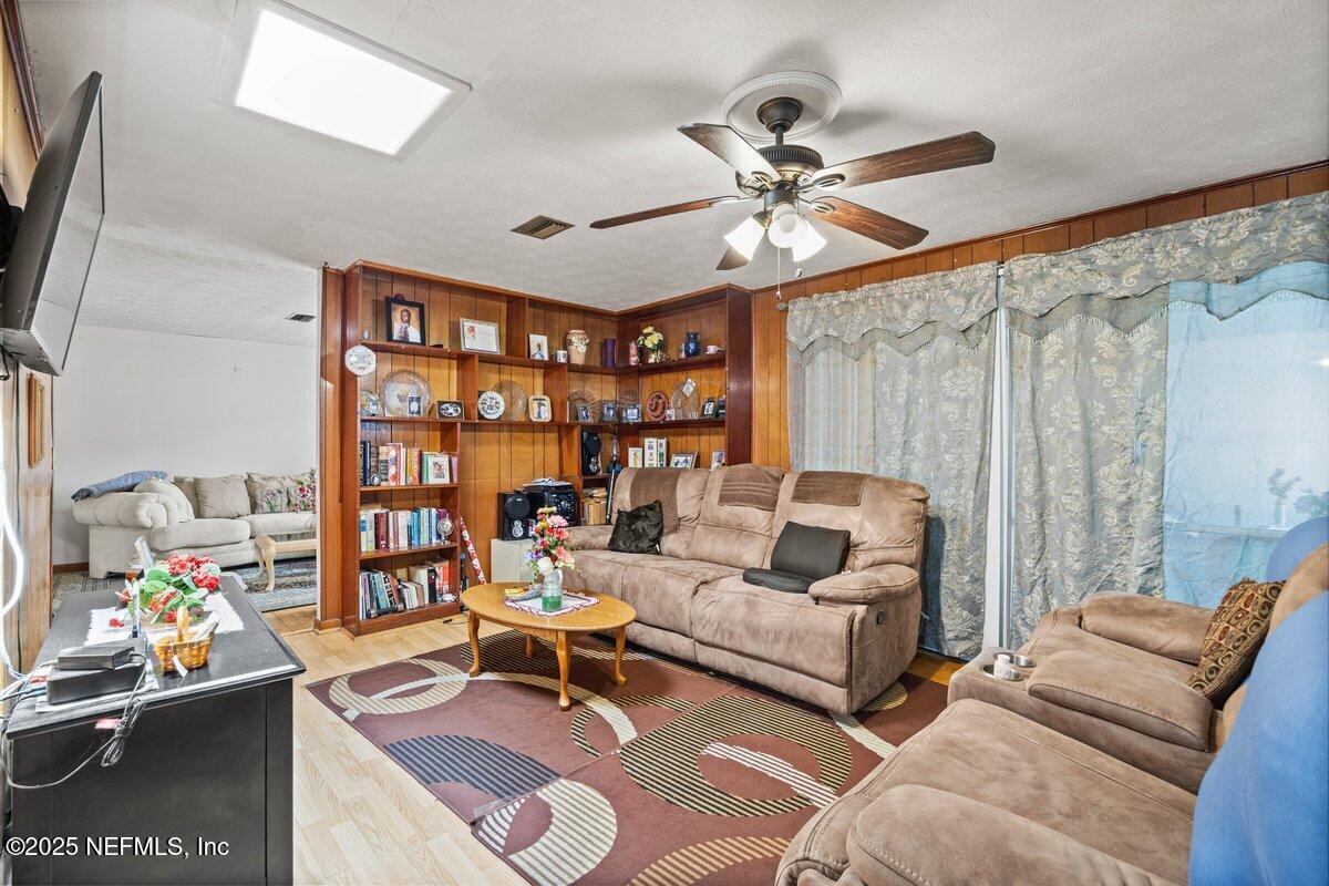 6932 Welland Road Jacksonville, FL 32209 - Photo 6 of 34 Photo - 009