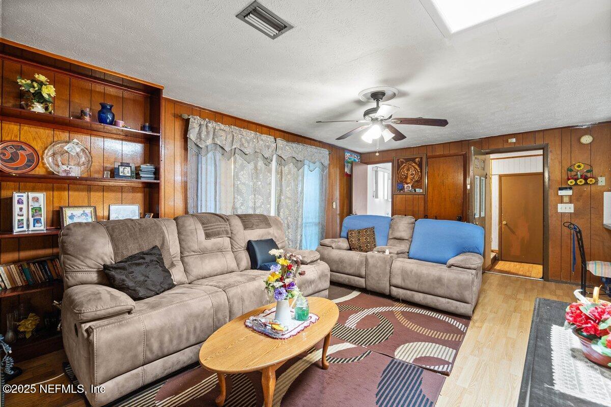 6932 Welland Road Jacksonville, FL 32209 - Photo 7 of 34 Photo - 010