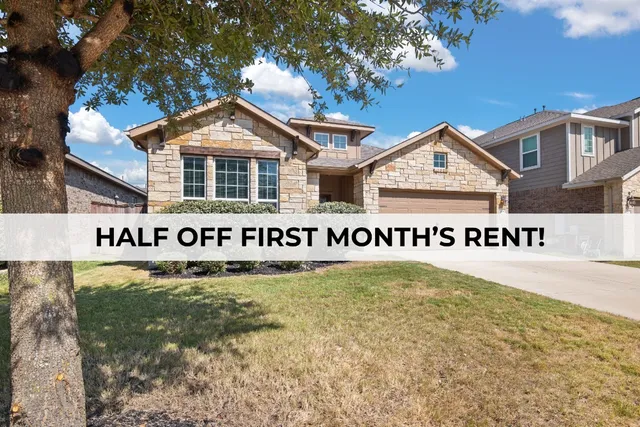 a sign that is sitting on a brick house