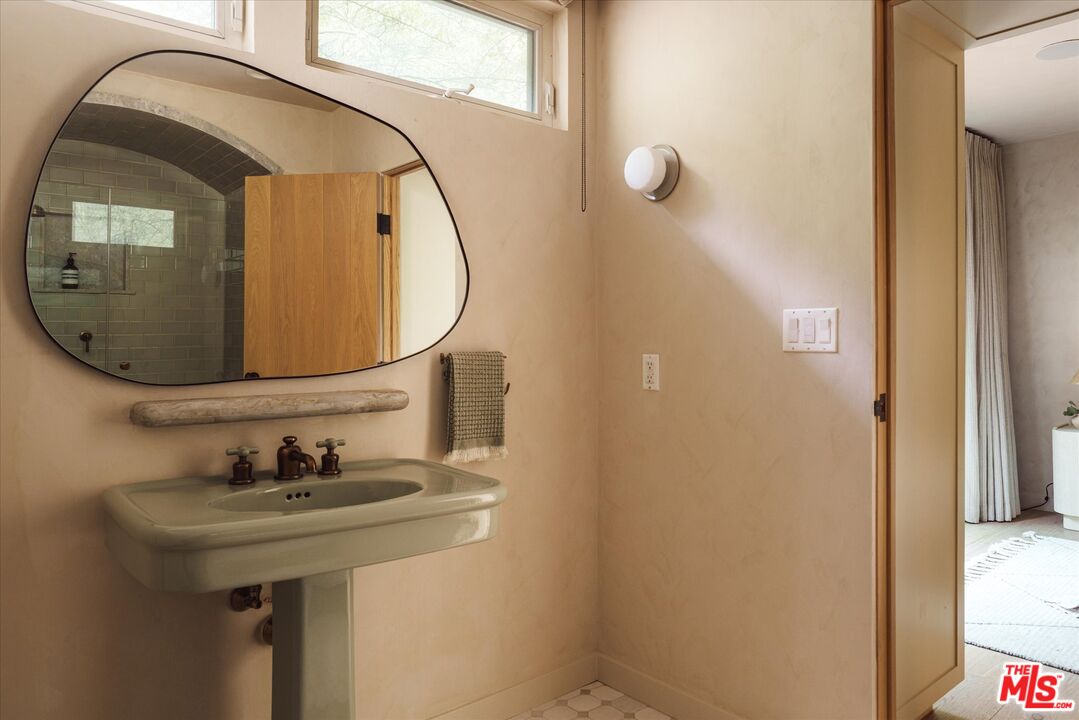 1820 Rising Glen Road West Hollywood, CA 90069 - Photo 23 of 33