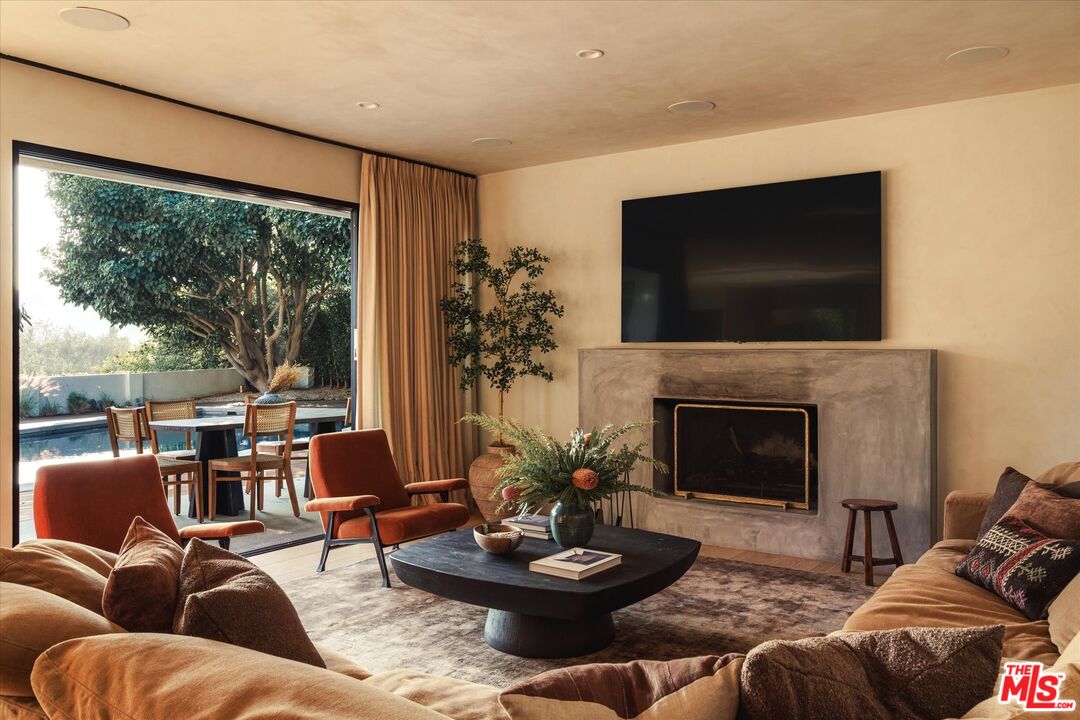 1820 Rising Glen Road West Hollywood, CA 90069 - Photo 5 of 33