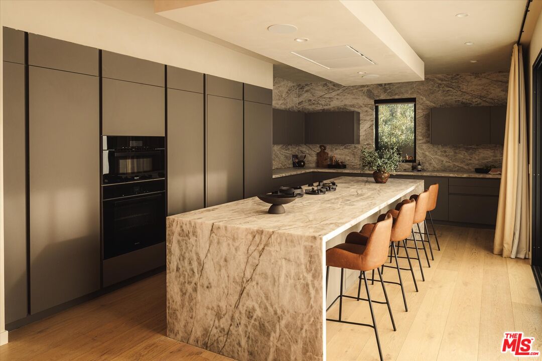 1820 Rising Glen Road West Hollywood, CA 90069 - Photo 8 of 33