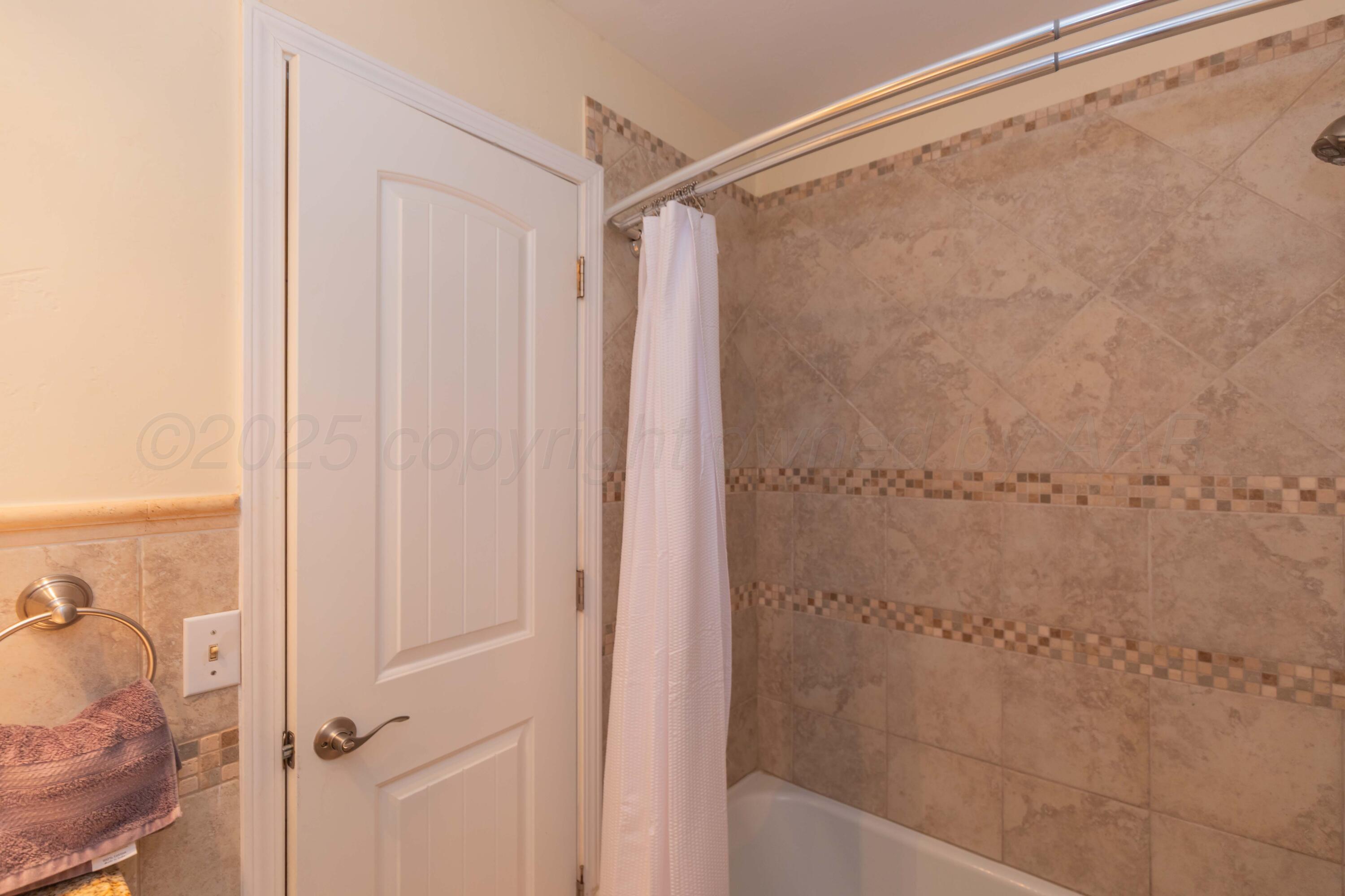 4427 Summit Circle Amarillo, TX 79109 - Photo 17 of 50 a bathroom with a shower