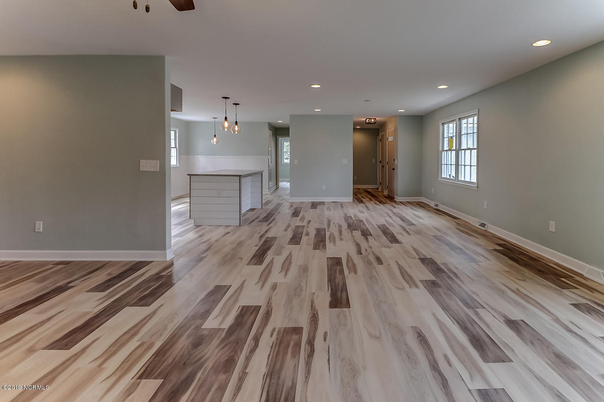 209 North Hampton Road Wilmington, NC 28409 - Photo 3 of 30 IMG_3982_3_4