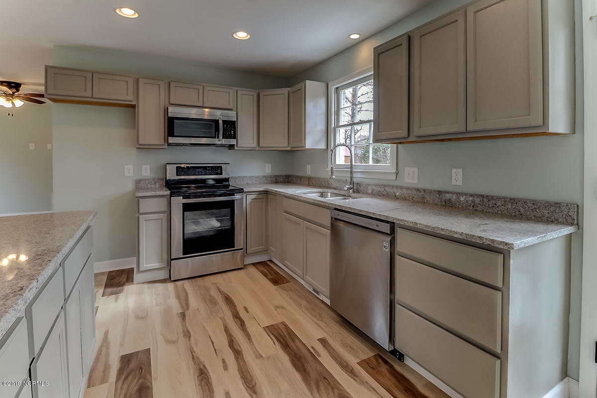 209 North Hampton Road Wilmington, NC 28409 - Photo 8 of 30 IMG_3946_7_8