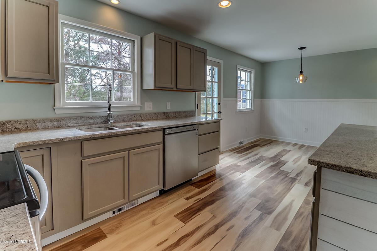 209 North Hampton Road Wilmington, NC 28409 - Photo 9 of 30 IMG_3958_59_60