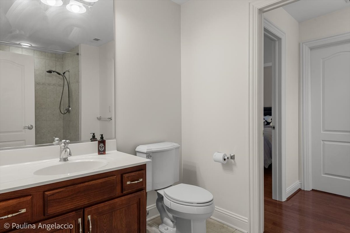 1175 Woodburn Court Inverness, IL 60067 - Photo 34 of 68 a bathroom with a sink toilet and a mirror