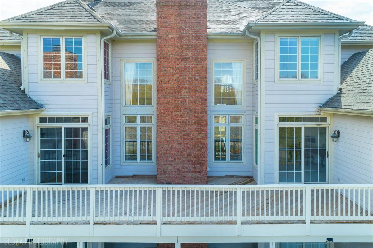1175 Woodburn Court Inverness, IL 60067 - Photo 50 of 68 a view of a window