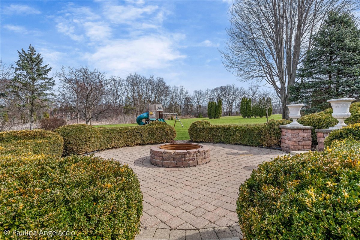 1175 Woodburn Court Inverness, IL 60067 - Photo 56 of 68 a front view of a house with garden