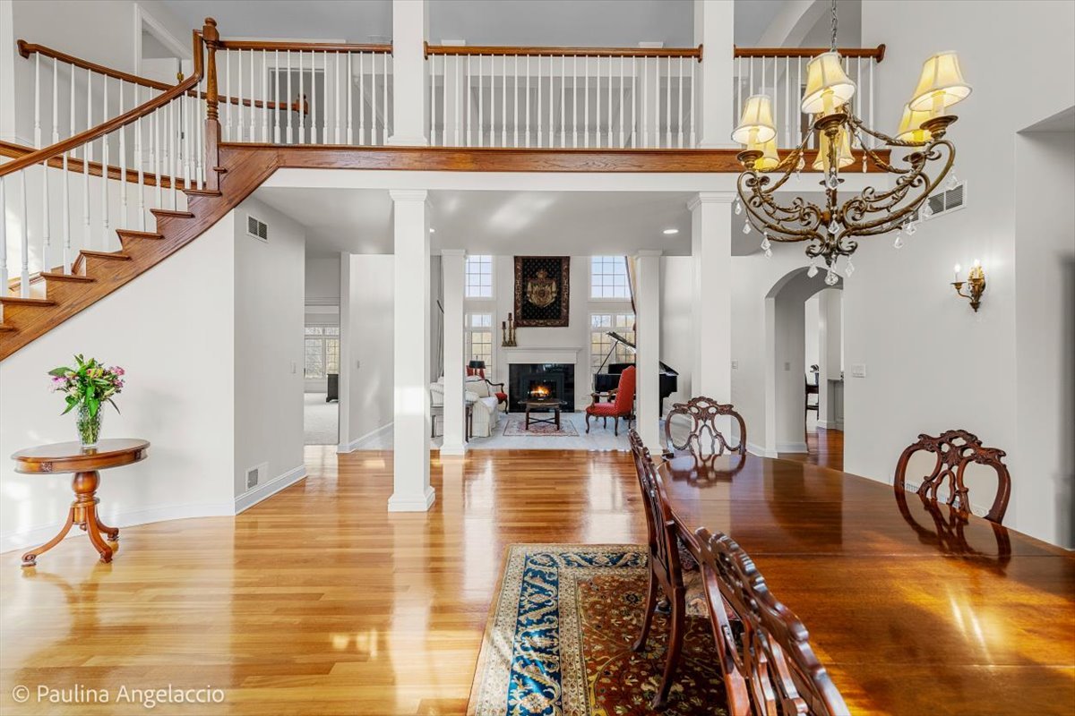 1175 Woodburn Court Inverness, IL 60067 - Photo 10 of 68 a view of hall way with furniture