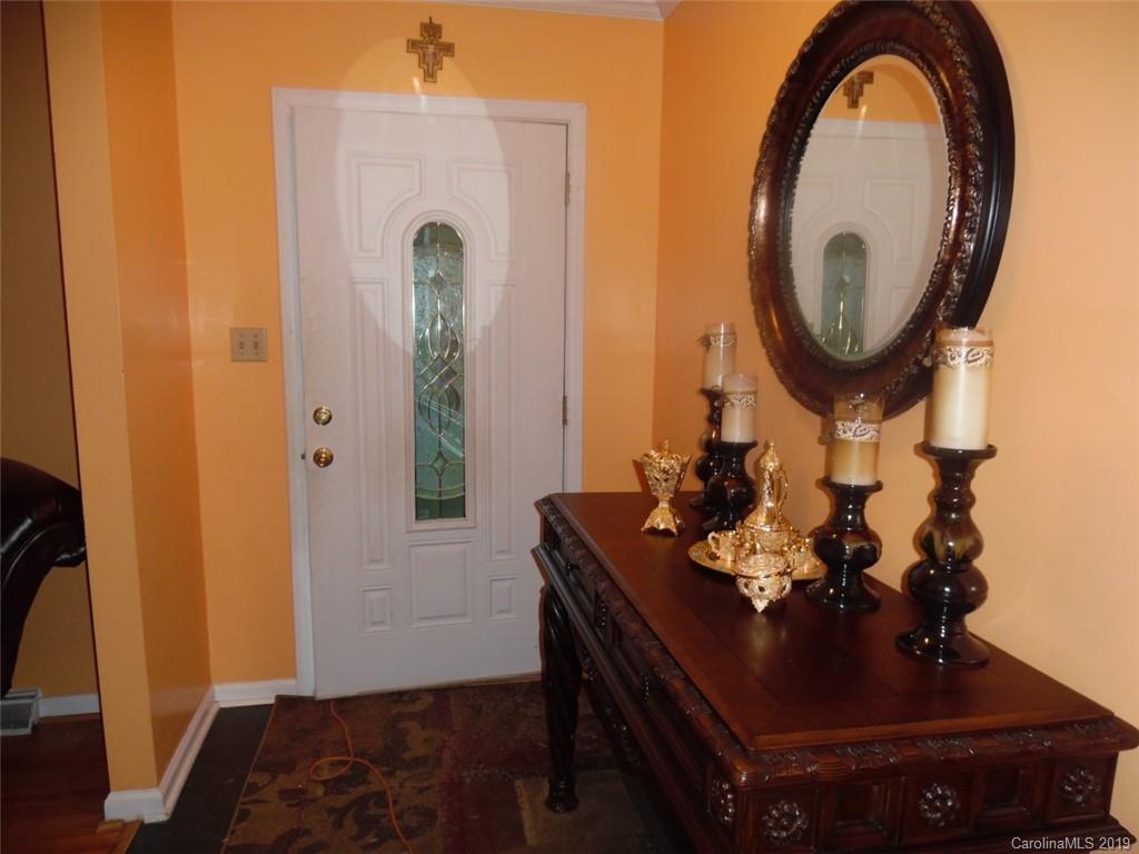 9724 Windrift Road Charlotte, NC 28215 - Photo 2 of 16 Gallery Image 2