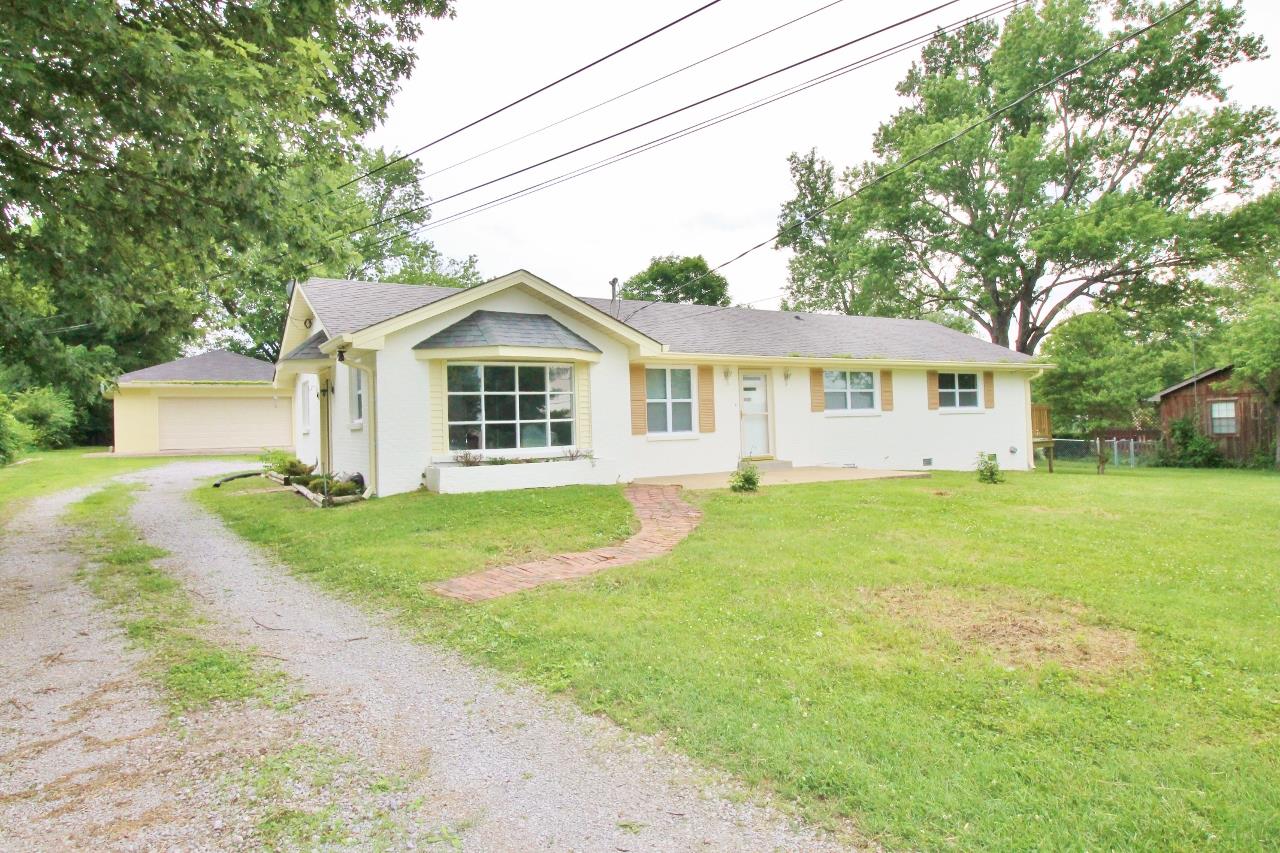 1865 Walnut Grove Road Lebanon, TN 37090 - Photo 1 of 25 a view of a yard in front of house