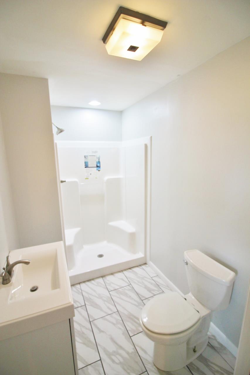 1865 Walnut Grove Road Lebanon, TN 37090 - Photo 15 of 25 a bathroom with a sink a toilet and shower