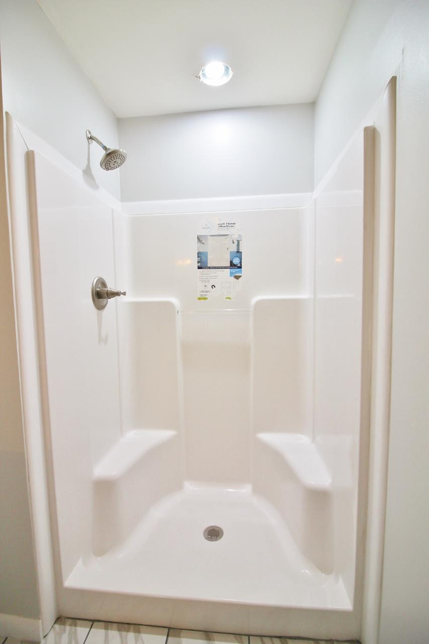 1865 Walnut Grove Road Lebanon, TN 37090 - Photo 16 of 25 a bathroom with a shower