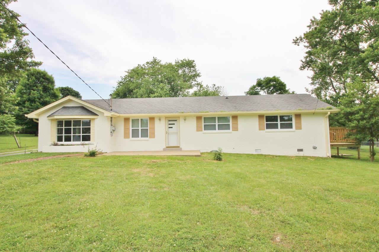 1865 Walnut Grove Road Lebanon, TN 37090 - Photo 2 of 25 a view of a house with a yard