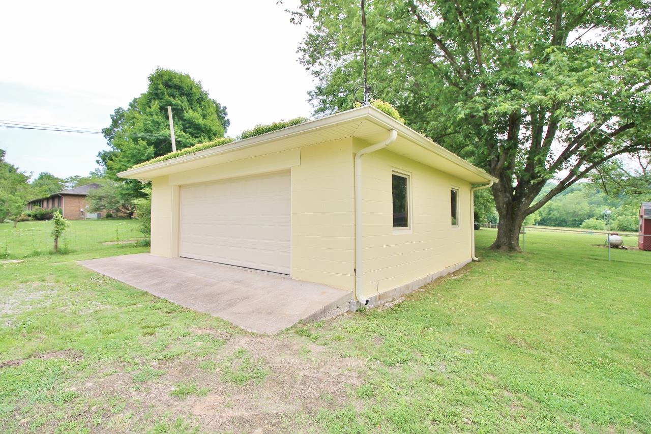 1865 Walnut Grove Road Lebanon, TN 37090 - Photo 24 of 25 a view of a backyard with a garden