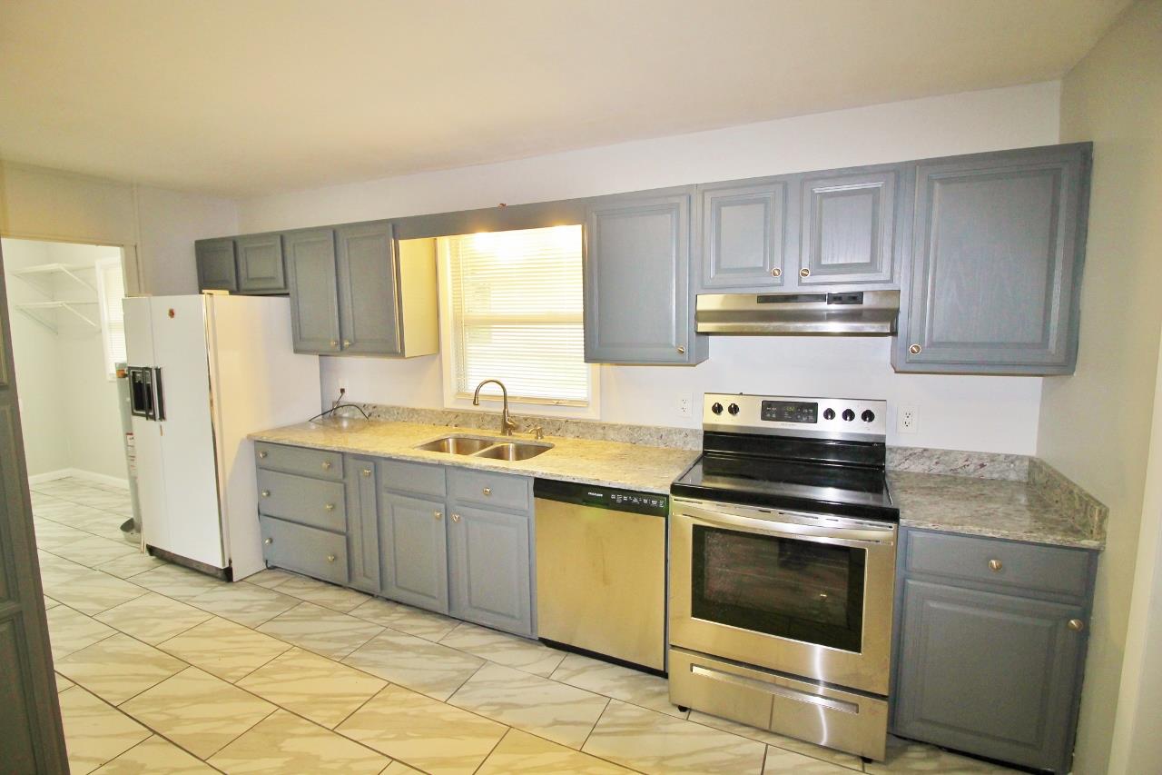1865 Walnut Grove Road Lebanon, TN 37090 - Photo 10 of 25 a kitchen with a stove a sink and a refrigerator
