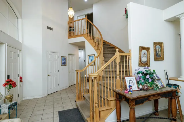 a view of entryway and workspace